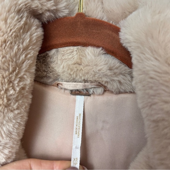 Free People Kate Faux Fur Double Breasted Teddy Coat Apricot Sz XS - Picture 7 of 13